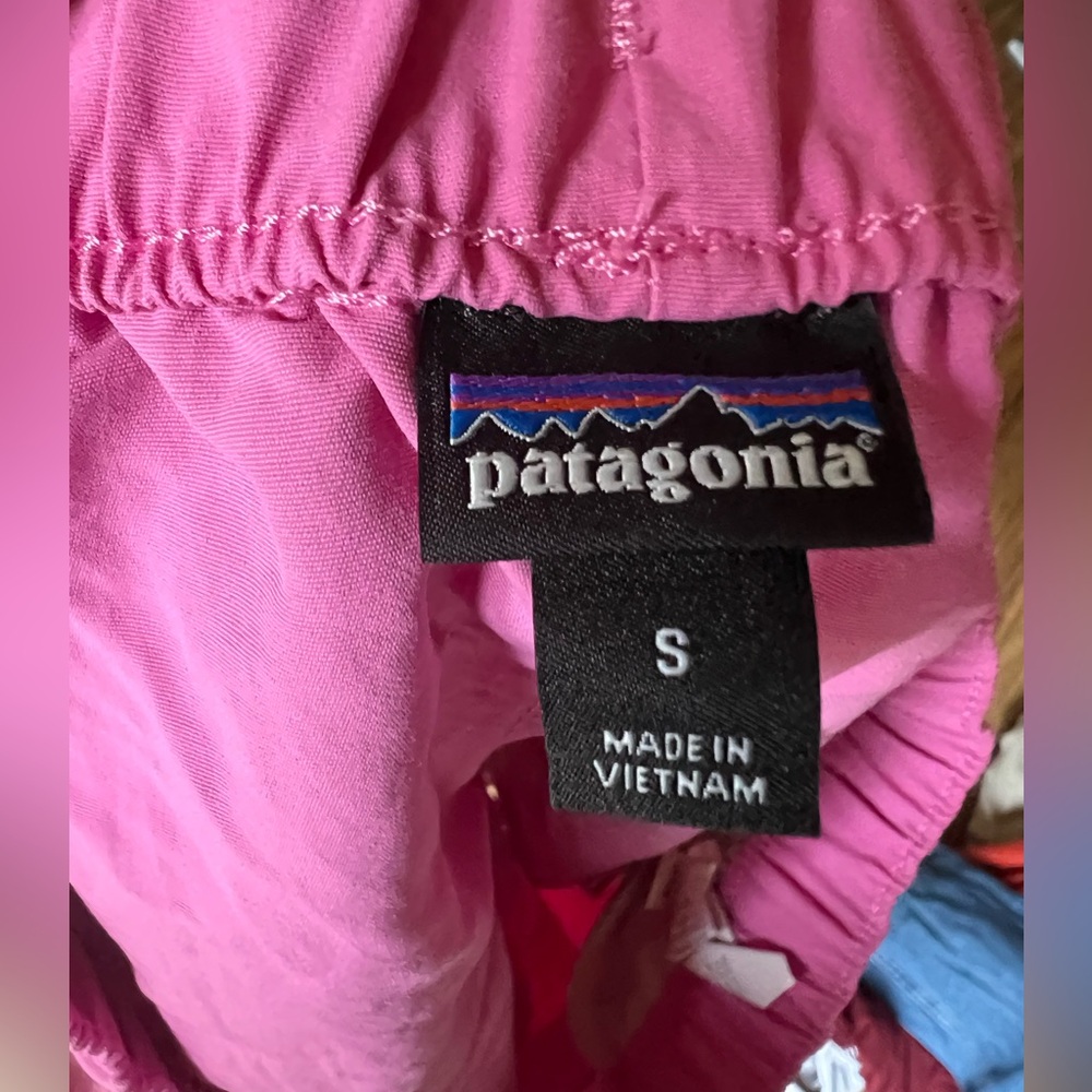 Patagonia baggies shorts (2.5 inch i think!) barely worn!